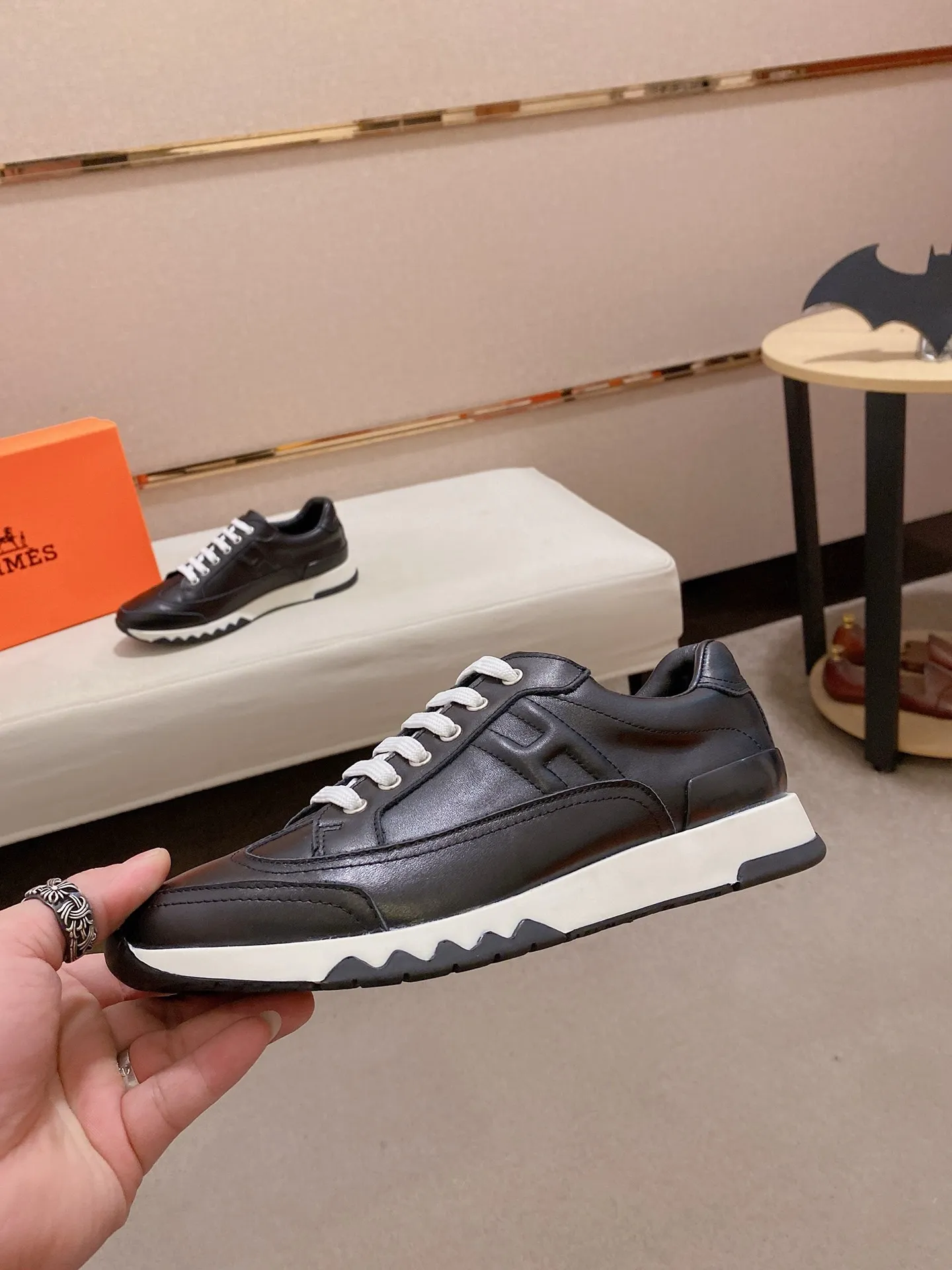 Ex-factory price: 500💰《HERMES》【Classic original single version】Hermès; top 🔝purchasing agent🔍🔍men's latest 🇺🇸sold simultaneously, original imported from Italy ▲▲first-layer cowhide ▲▲ (high-end, nobility and class) ) Exquisite workmanship (Italian 🇮🇹 imported water-dyed 🐂 cowhide lining) sole: original sole provided by the original factory, ⚠️exclusive double-layer activity·TPR·rubber·combined molded outsole; super comfortable·wear-resistant·non-slip·environmental protection The real thing is more beautiful when photographed in kind (high quality, following orders), you can come in and out at will * Number of yards: 38·39·40·41·42·43·44# (can be customized 45.)